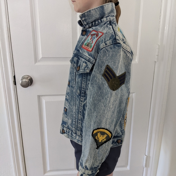 Vintage Denim Jacket with Vintage Patches 80's Cool Kid - Picture 11 of 11